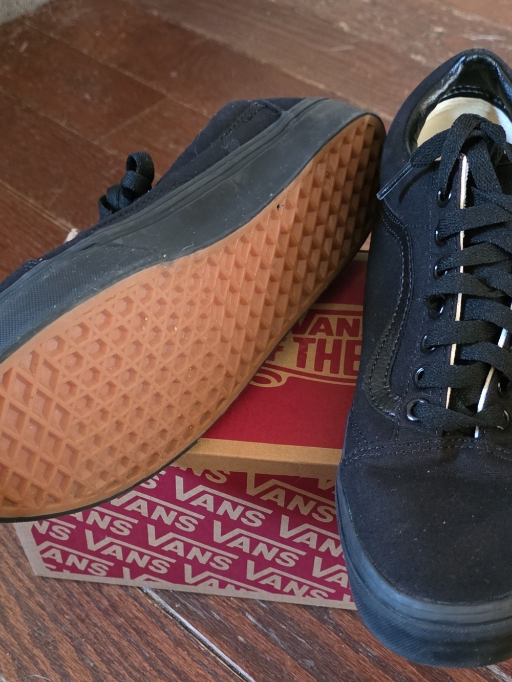 Vans Black Low-Top Women's Canvas Sneakers - Picture 2 of 4